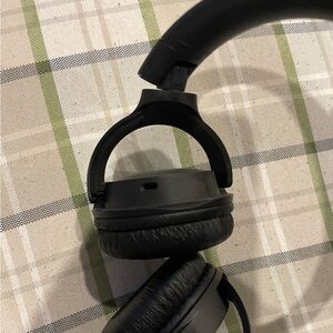 JBL Black Over-Ear Headphones with Sleek Design and Comfort